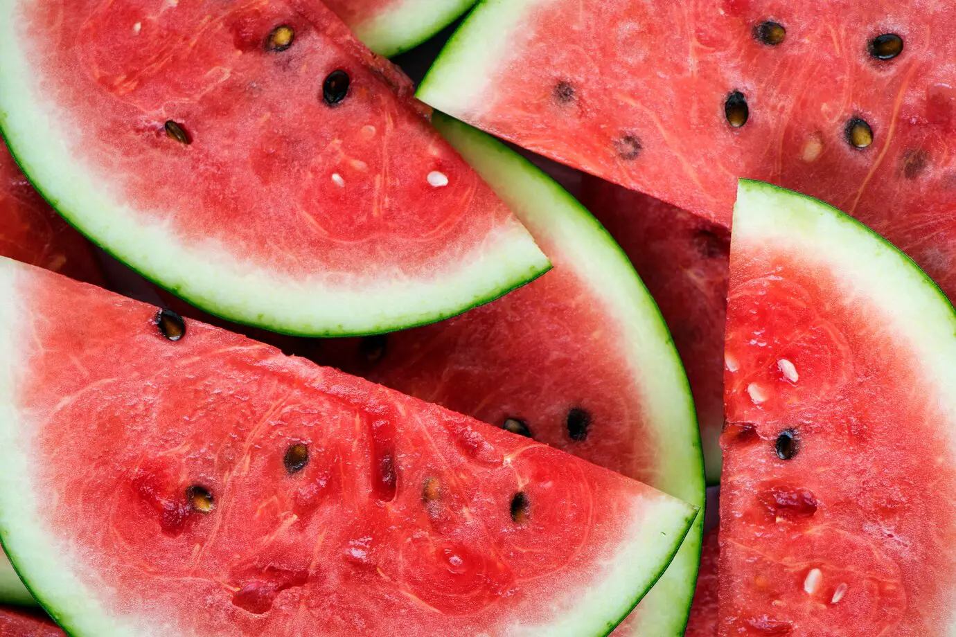 rodajas-sandia-roja-jugosa_53876-31953.webp